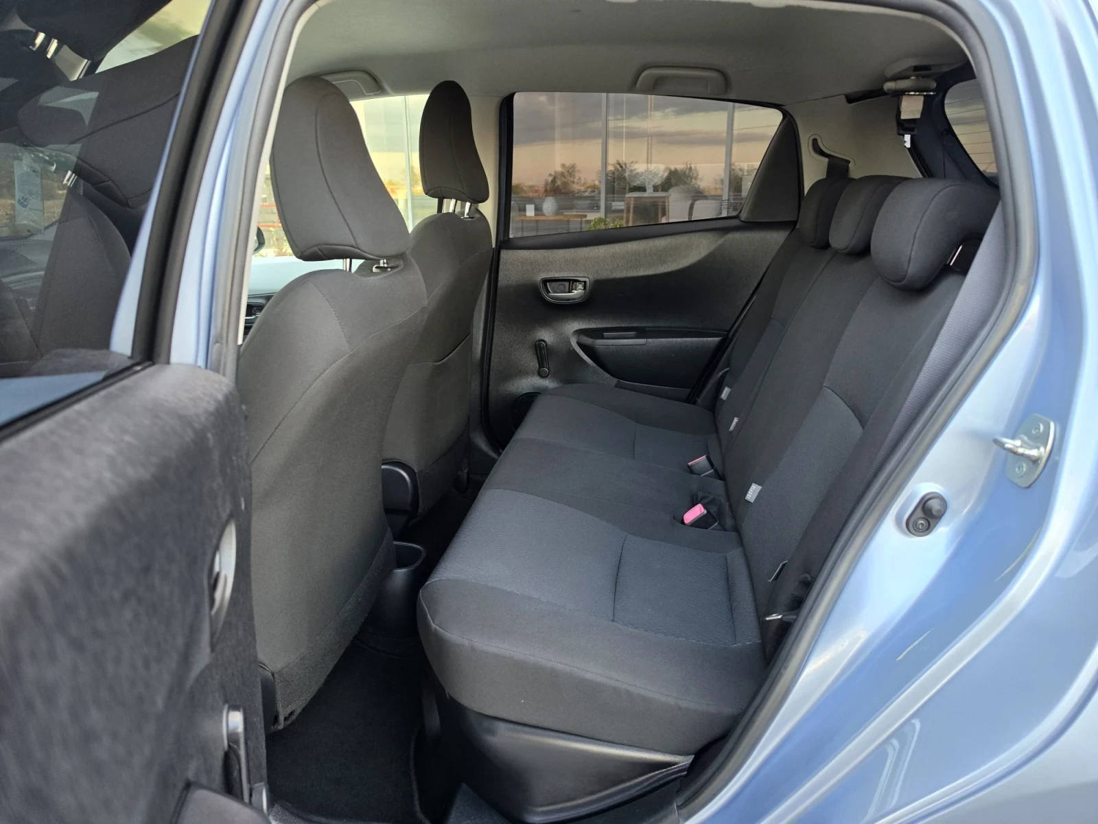 Toyota Yaris 1.5-Hybrit/АВТОМАТ, снимка 9 - Автомобили и джипове - 56332139