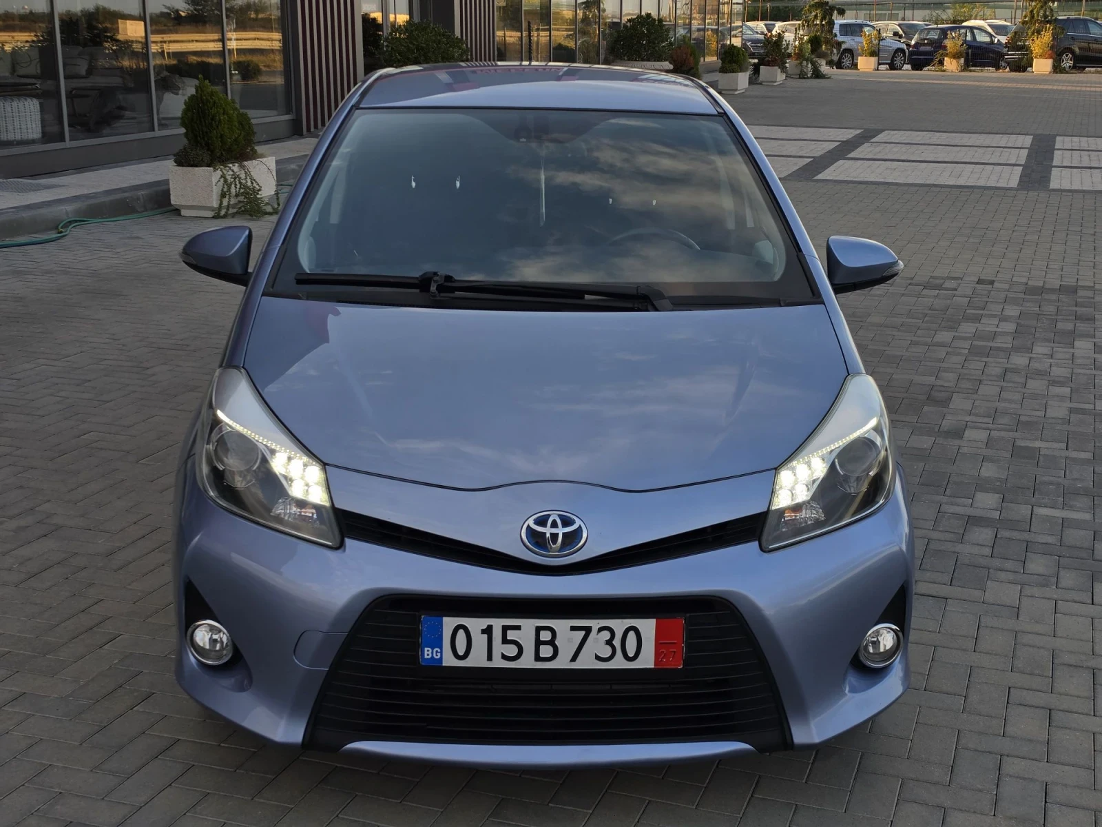 Toyota Yaris 1.5-Hybrit/АВТОМАТ, снимка 2 - Автомобили и джипове - 56332139