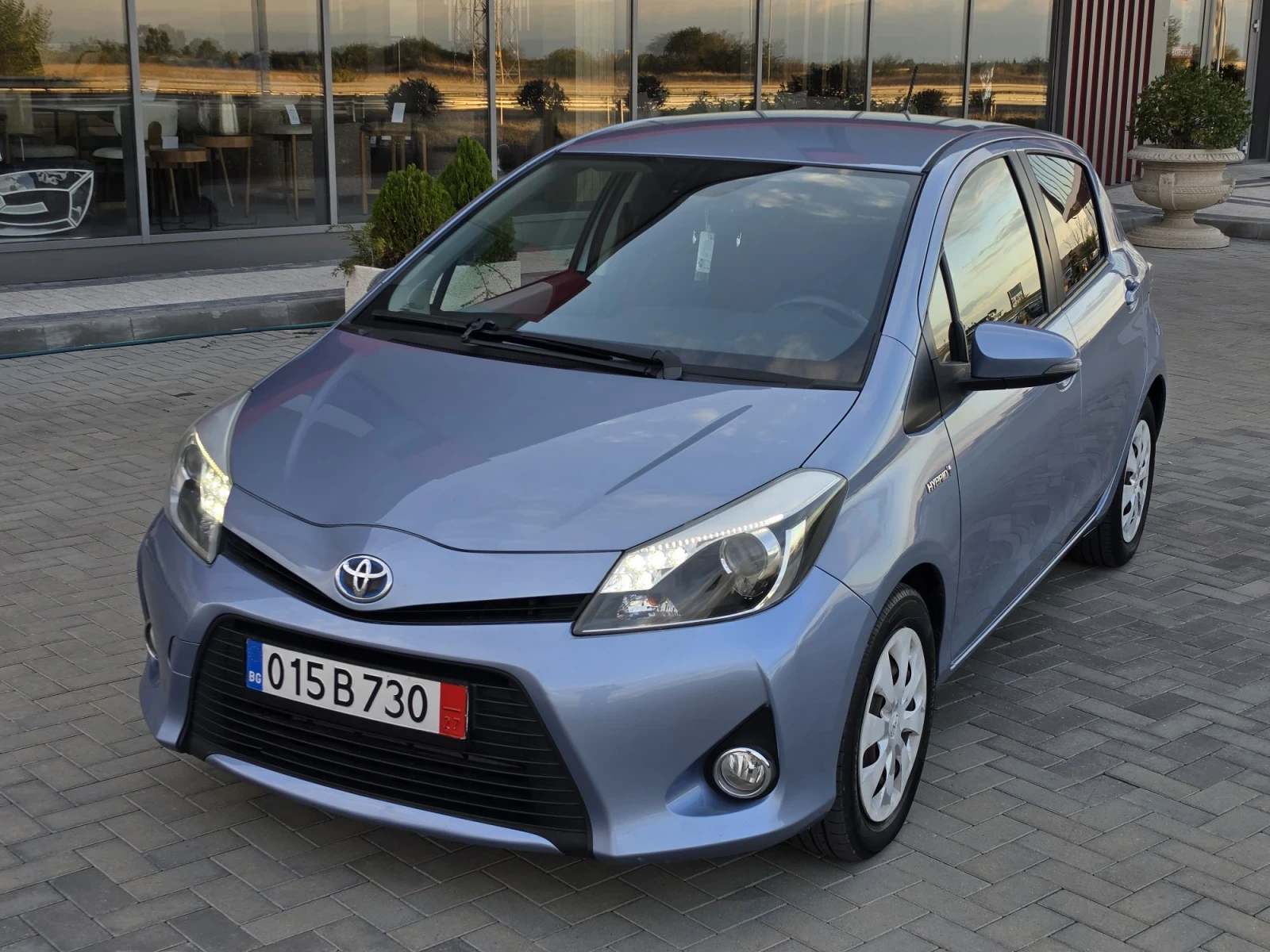 Toyota Yaris 1.5-Hybrit/АВТОМАТ