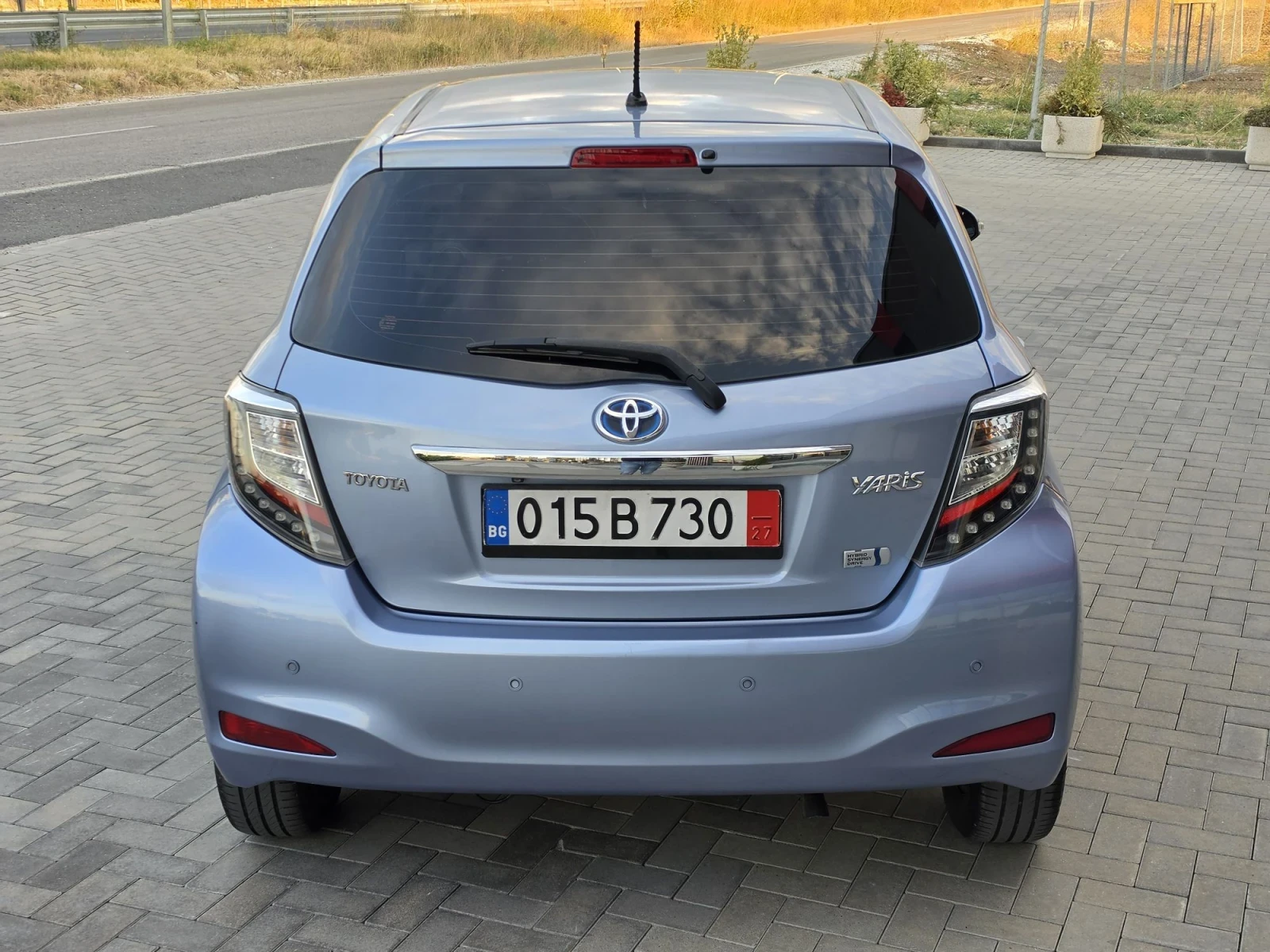 Toyota Yaris 1.5-Hybrit/АВТОМАТ, снимка 5 - Автомобили и джипове - 56332139