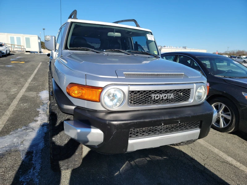 Toyota Fj cruiser 4x4 КРАЙНА ЦЕНА, снимка 2 - Автомобили и джипове - 48684117