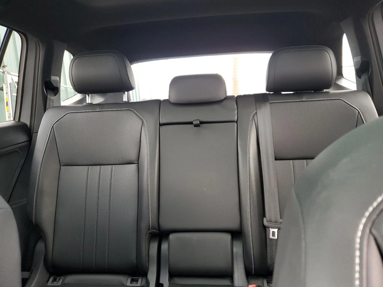 VW Tiguan R-LINE* 4Motion* All Black* Подгрев* Пано* М.Зона* - изображение 10