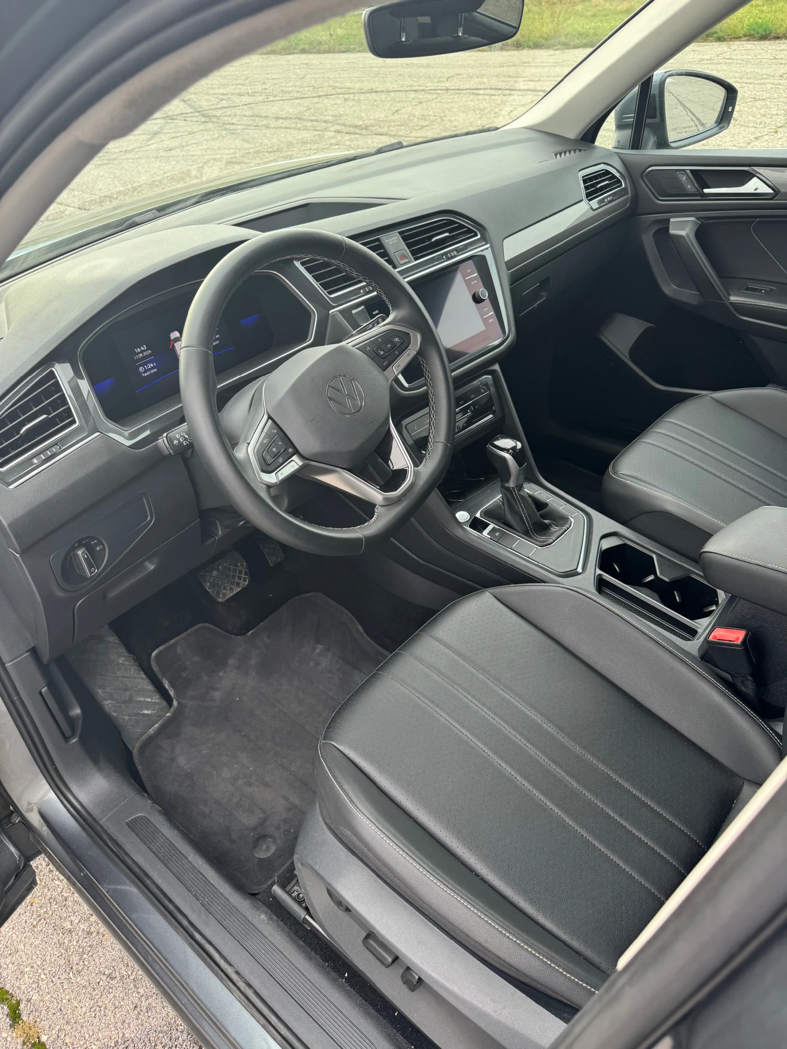 VW Tiguan Allspace SE 2.0 TFSI | Digital Cockpit | DSG | Подгрев | , снимка 8 - Автомобили и джипове - 53810745