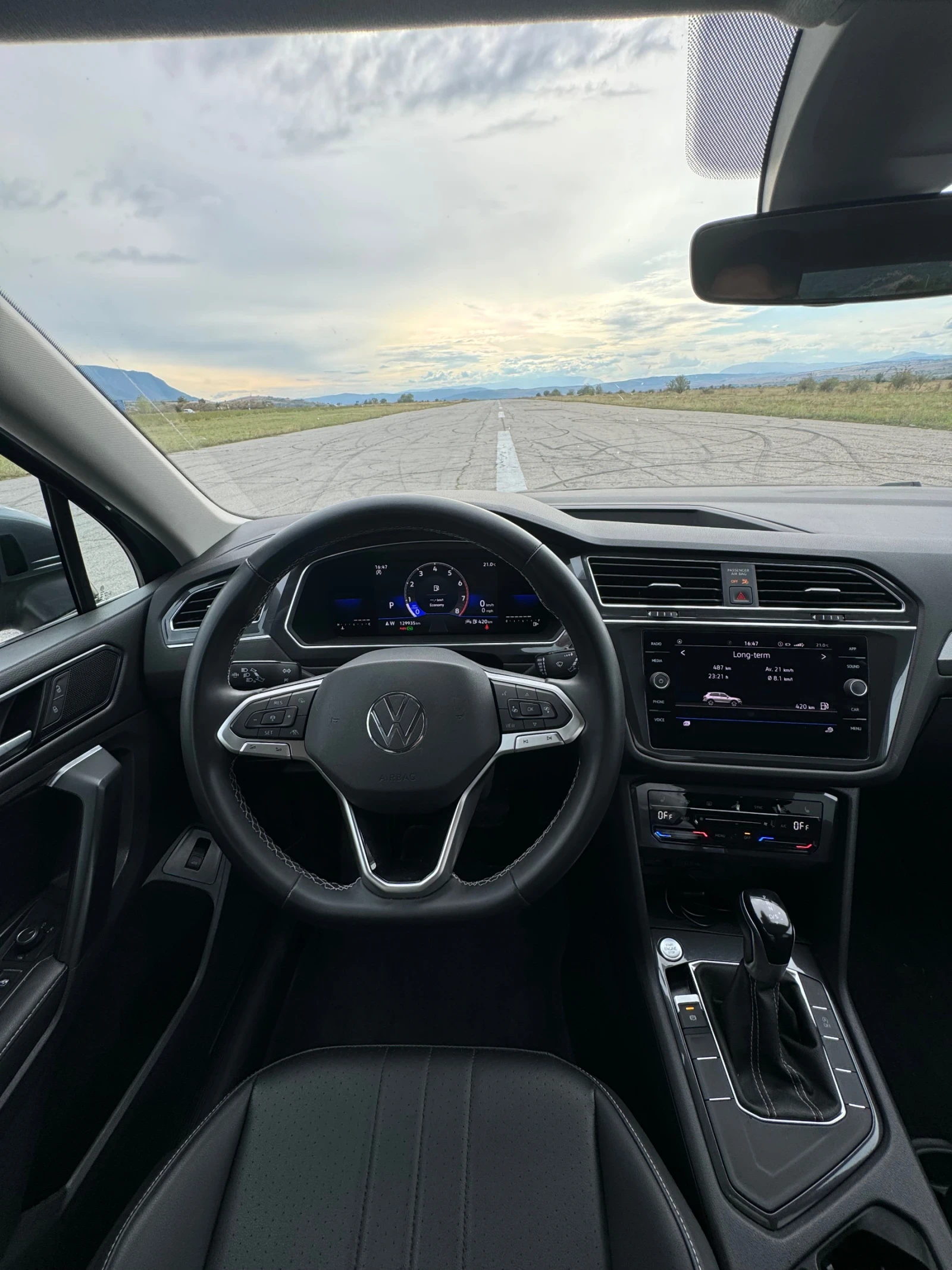 VW Tiguan Allspace SE 2.0 TFSI | Digital Cockpit | DSG | Подгрев | , снимка 10 - Автомобили и джипове - 53810745