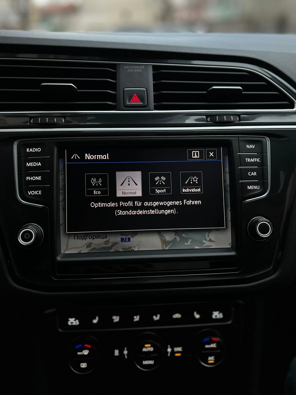 VW Tiguan 2.0 HIGHLINE BMT, снимка 12 - Автомобили и джипове - 53969888