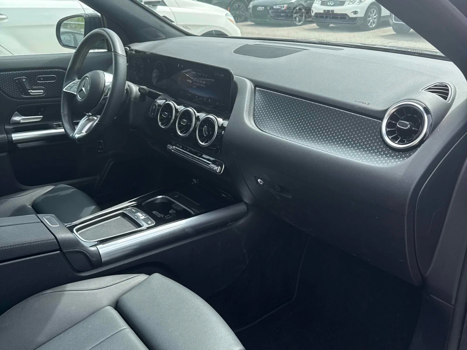 Mercedes-Benz GLA 250 ДИСТРОНИК * ПОДГРЕВ * ПАНОРАМА * CARFAX, снимка 9 - Автомобили и джипове - 54720343