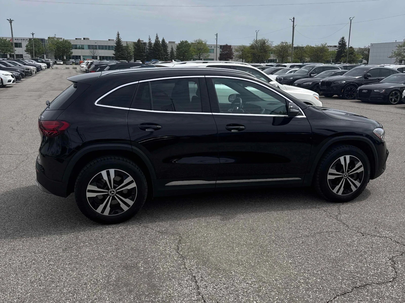 Mercedes-Benz GLA 250 ДИСТРОНИК * ПОДГРЕВ * ПАНОРАМА * CARFAX, снимка 3 - Автомобили и джипове - 54720343