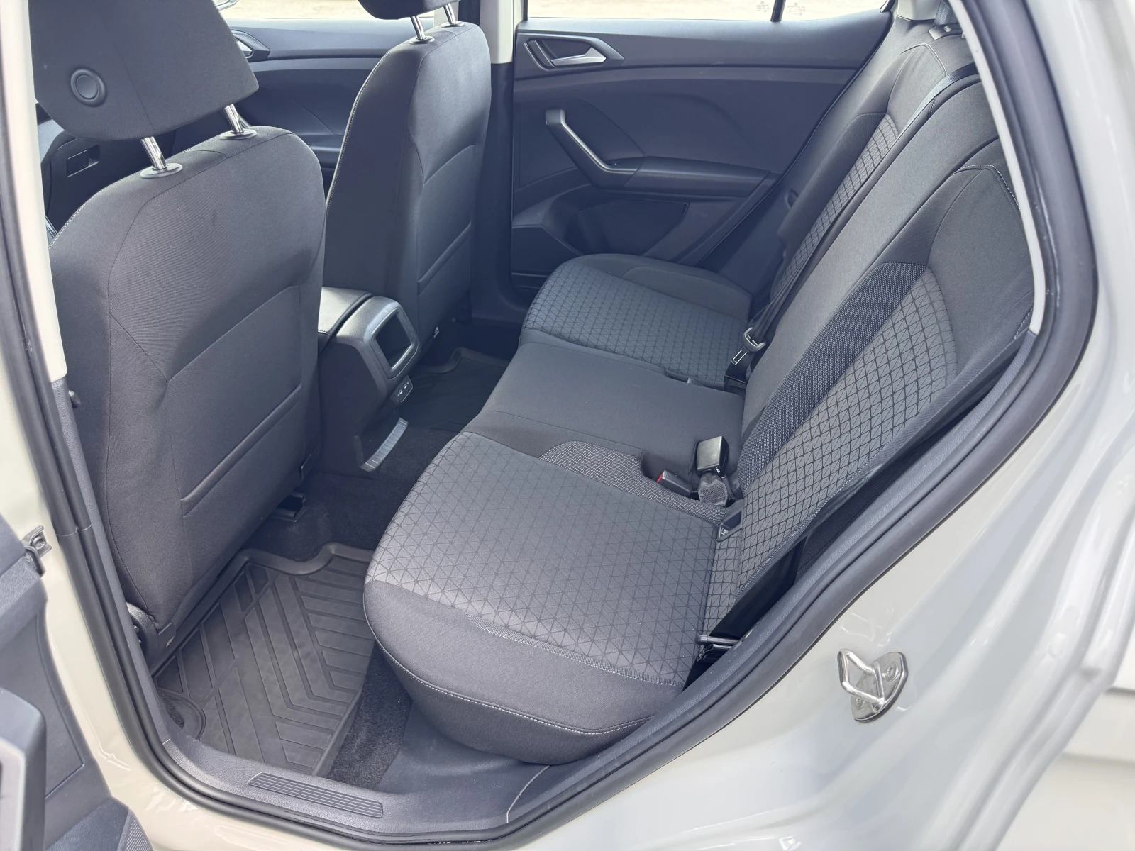 VW T-Cross LIFE+ /1.0TSI/110K.C./6MT | Mobile.bg � ����������� 10