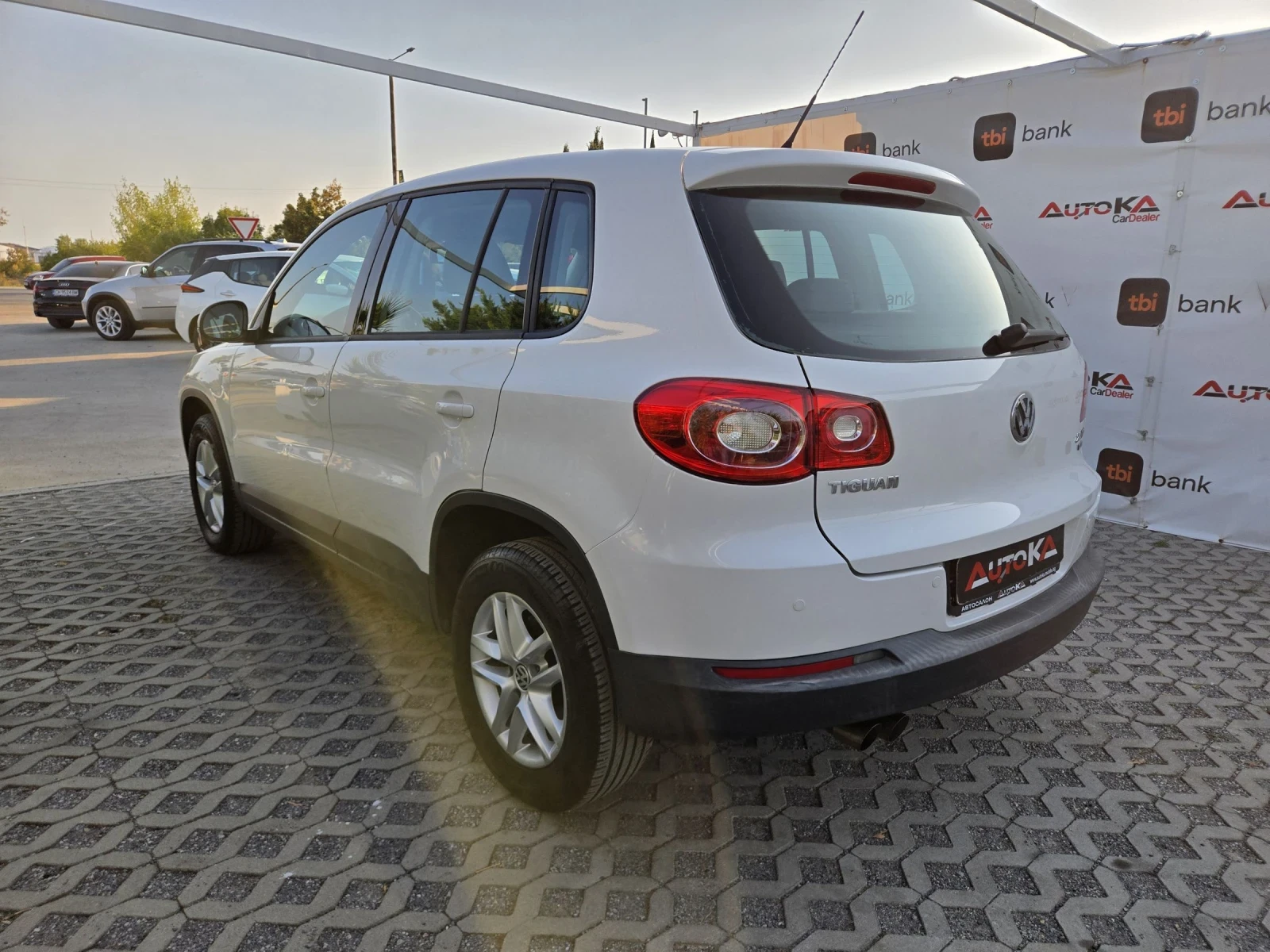 VW Tiguan 2.0TDI-140кс= 6СКОРОСТИ= НАВИ= TREND&FUN, снимка 5 - Автомобили и джипове - 56087270