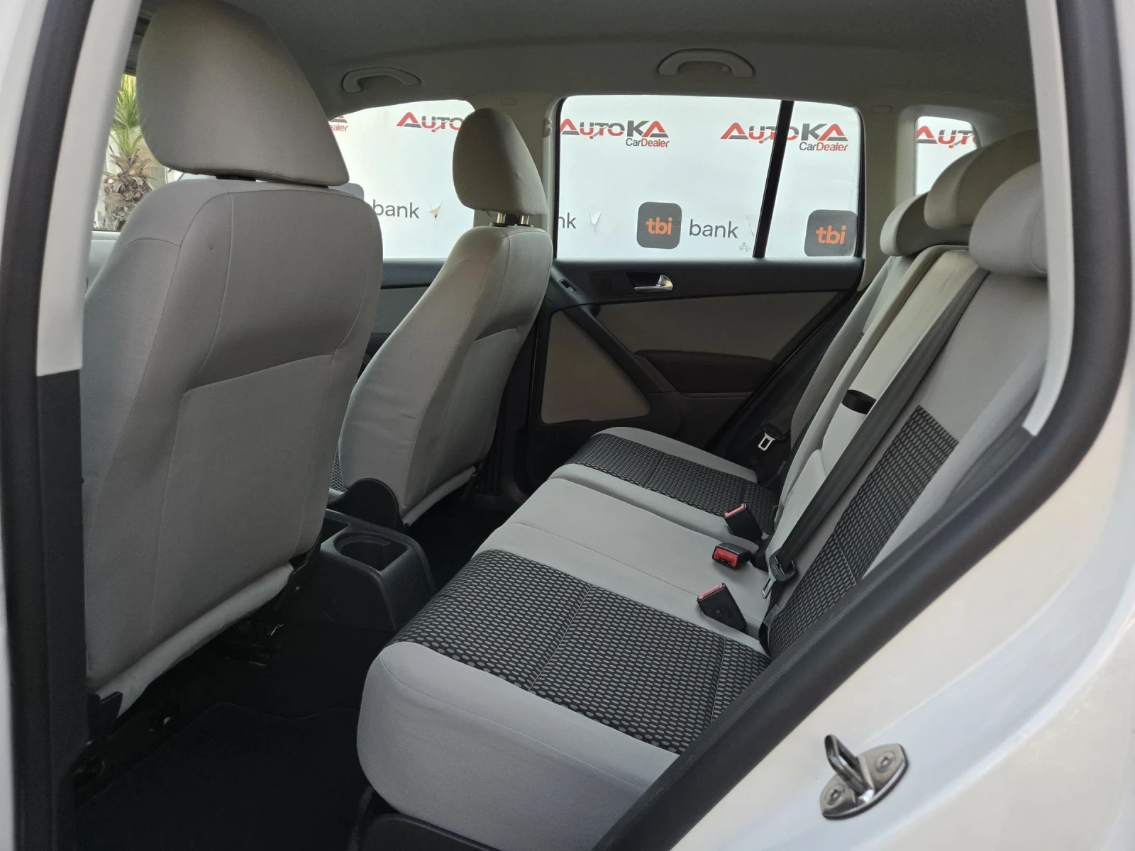 VW Tiguan 2.0TDI-140кс= 6СКОРОСТИ= НАВИ= TREND&FUN, снимка 9 - Автомобили и джипове - 56087270