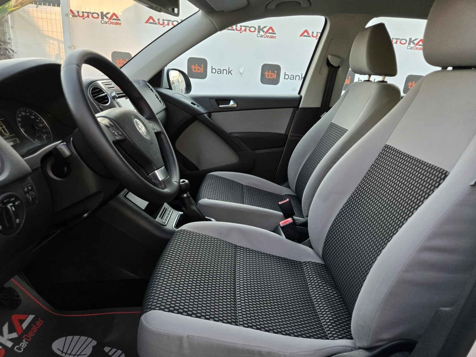 VW Tiguan 2.0TDI-140кс= 6СКОРОСТИ= НАВИ= TREND&FUN, снимка 7 - Автомобили и джипове - 56087270
