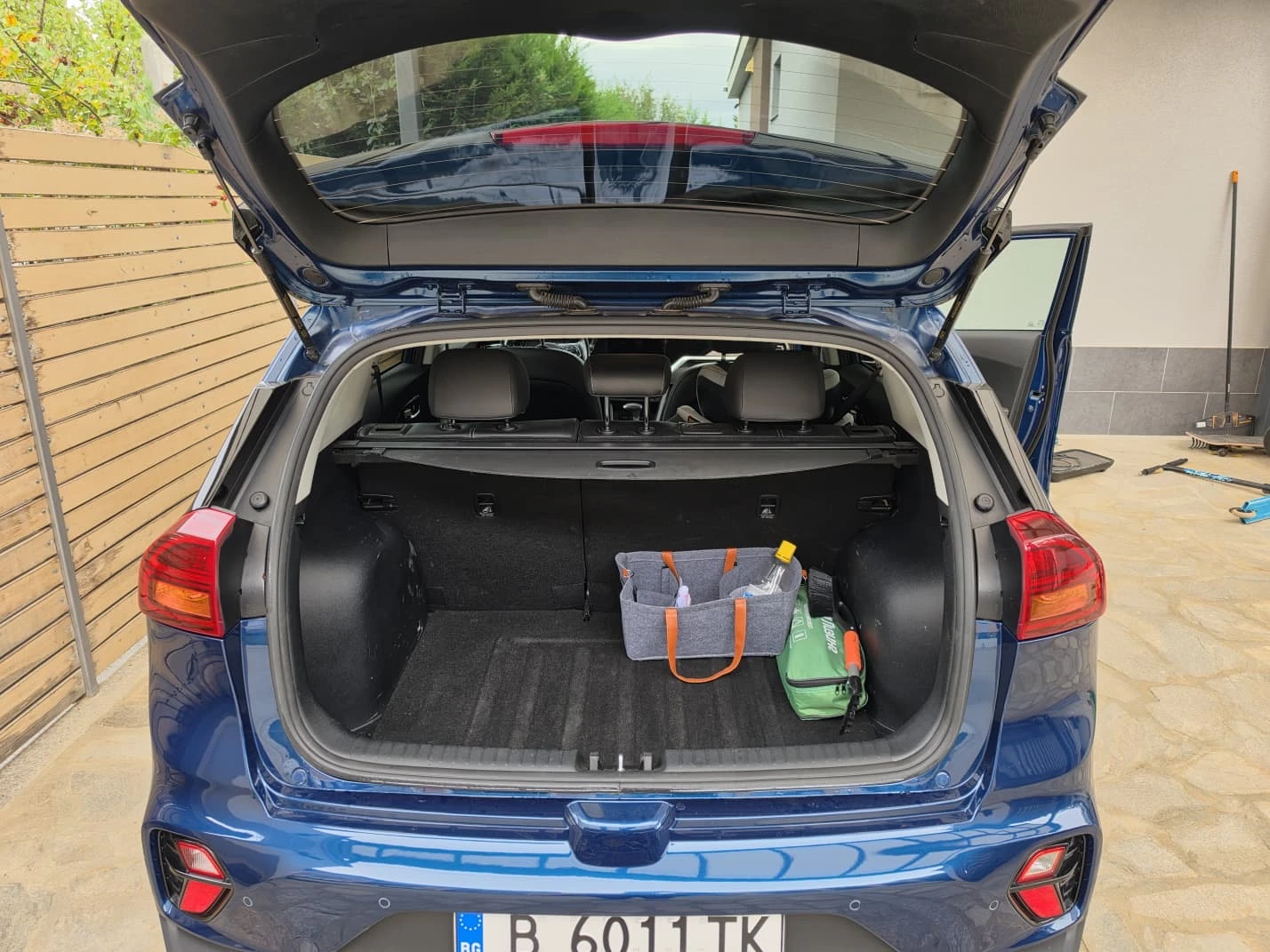 Kia Niro, снимка 4 - Автомобили и джипове - 56628098