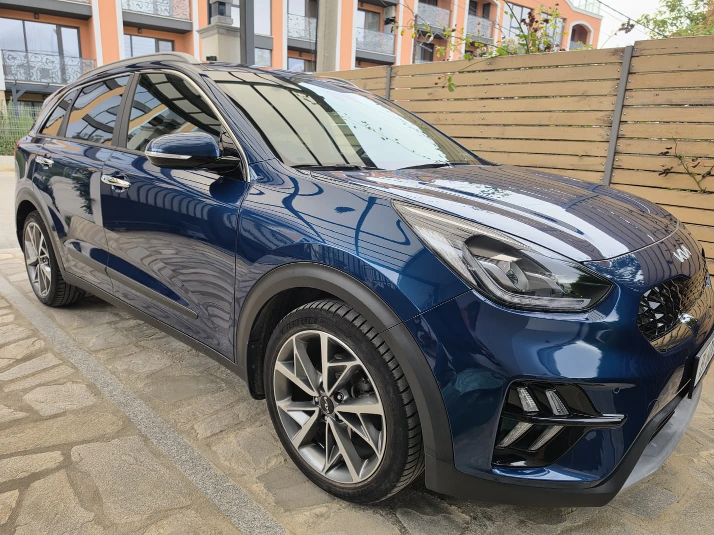 Kia Niro, снимка 3 - Автомобили и джипове - 56628098