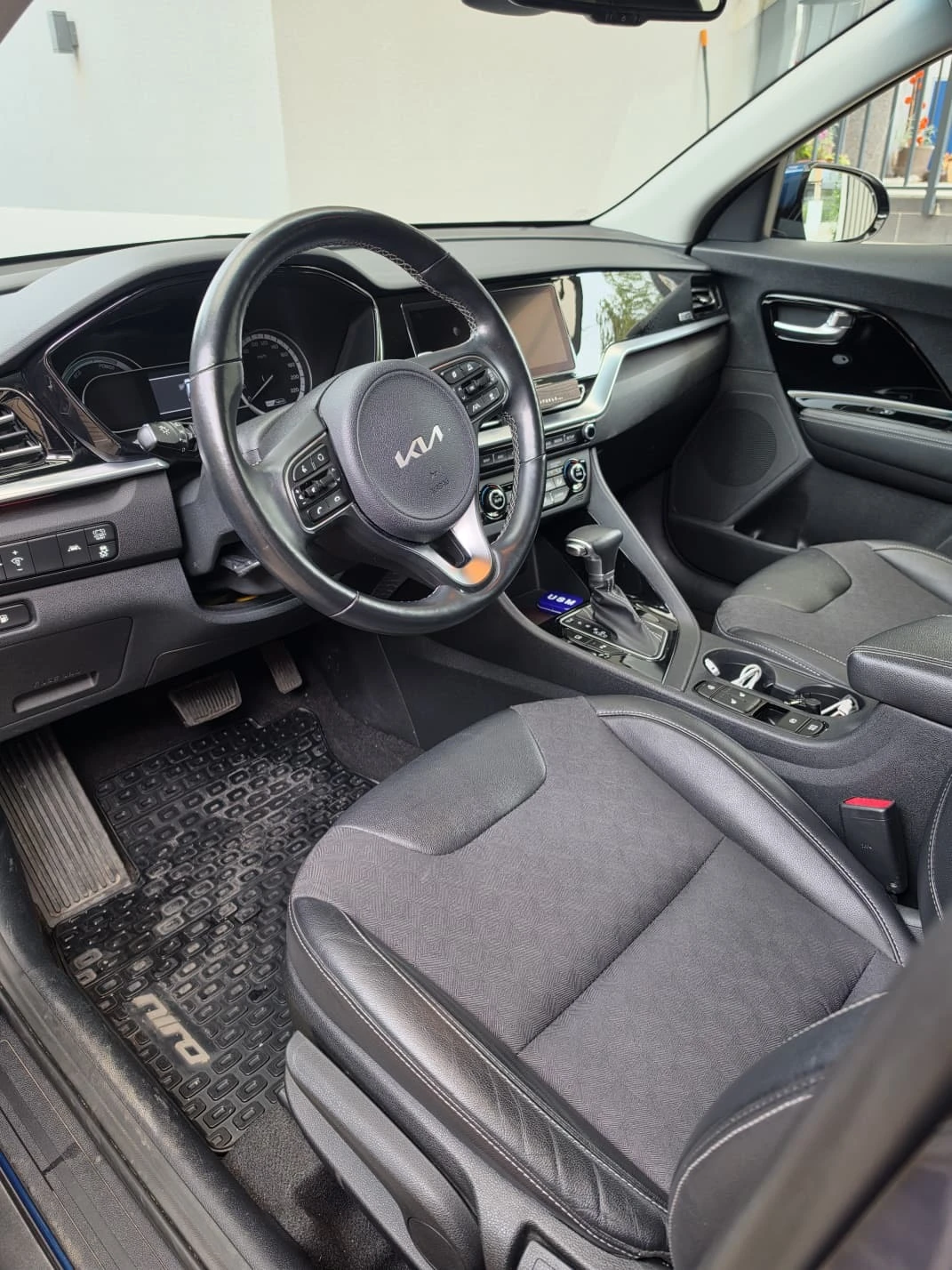 Kia Niro, снимка 10 - Автомобили и джипове - 56628098