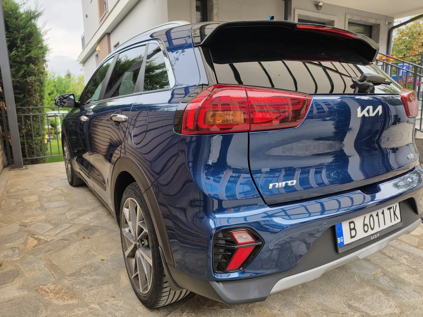 Kia Niro, снимка 2 - Автомобили и джипове - 56628098
