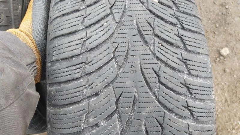 Гуми Зимни 205/70R15, снимка 5 - Гуми и джанти - 27564549