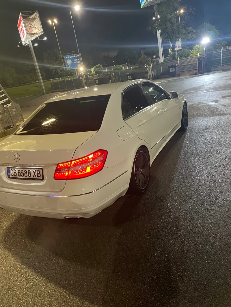 Mercedes-Benz E 300, снимка 4 - Автомобили и джипове - 52210419