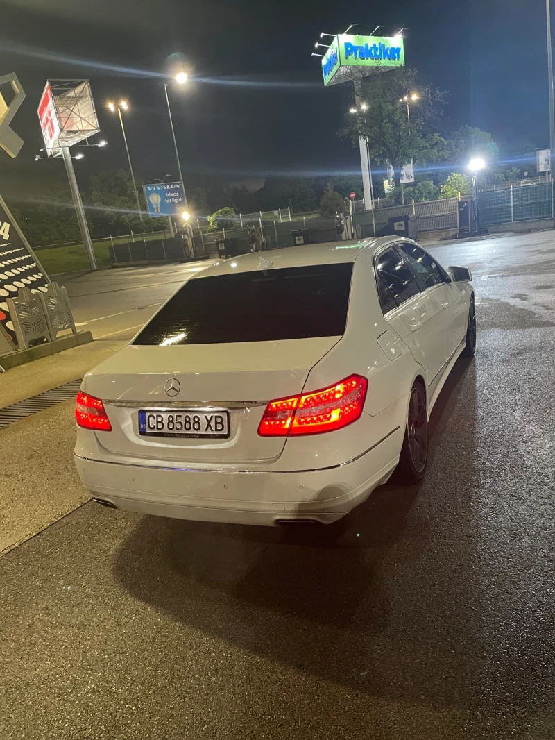 Mercedes-Benz E 300, снимка 5 - Автомобили и джипове - 52210419