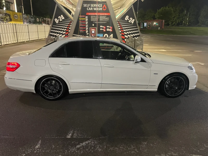 Mercedes-Benz E 300, снимка 3 - Автомобили и джипове - 52210419