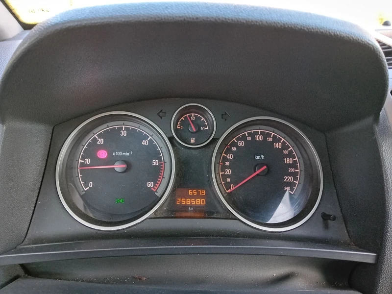 Opel Zafira 1.9, снимка 9 - Автомобили и джипове - 52665494