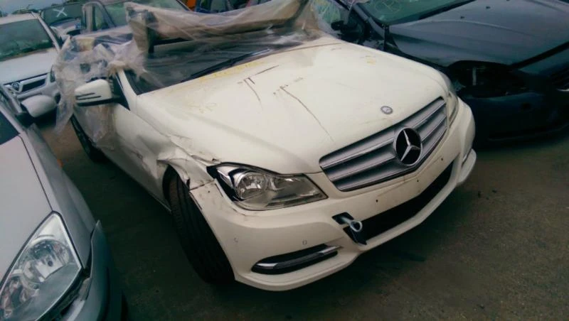 Mercedes-Benz C 220 220дчасти, снимка 4 - Автомобили и джипове - 11541289