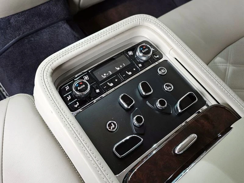 Bentley Mulsanne ОБДУХВАНЕ* ЕЛ. БАГАЖНИК* МАСАЖ* ЛЮК* КРАЙНА ЦЕНА, снимка 16 - Автомобили и джипове - 55727809