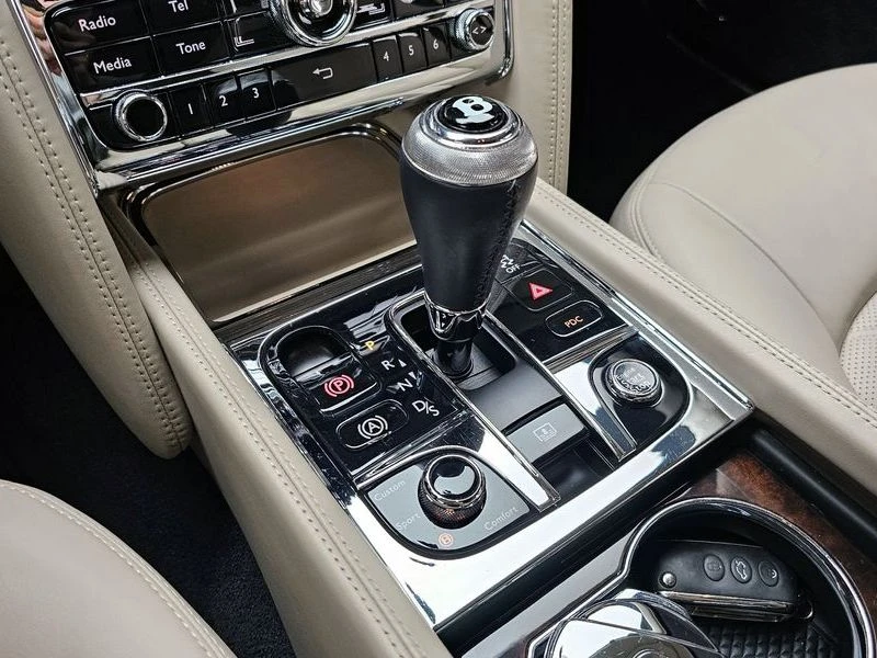 Bentley Mulsanne ОБДУХВАНЕ* ЕЛ. БАГАЖНИК* МАСАЖ* ЛЮК* КРАЙНА ЦЕНА, снимка 7 - Автомобили и джипове - 55727809