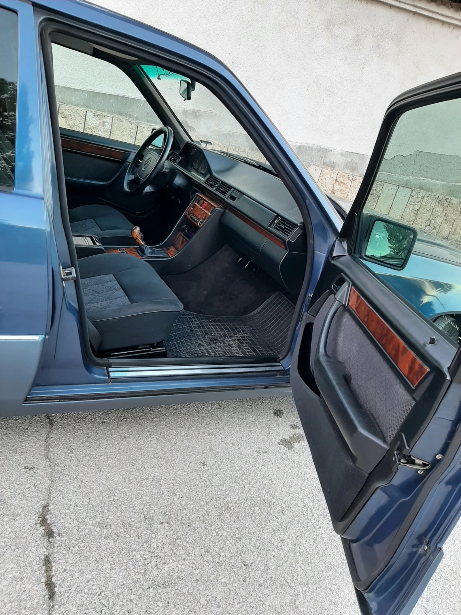 Mercedes-Benz 124  - изображение 7