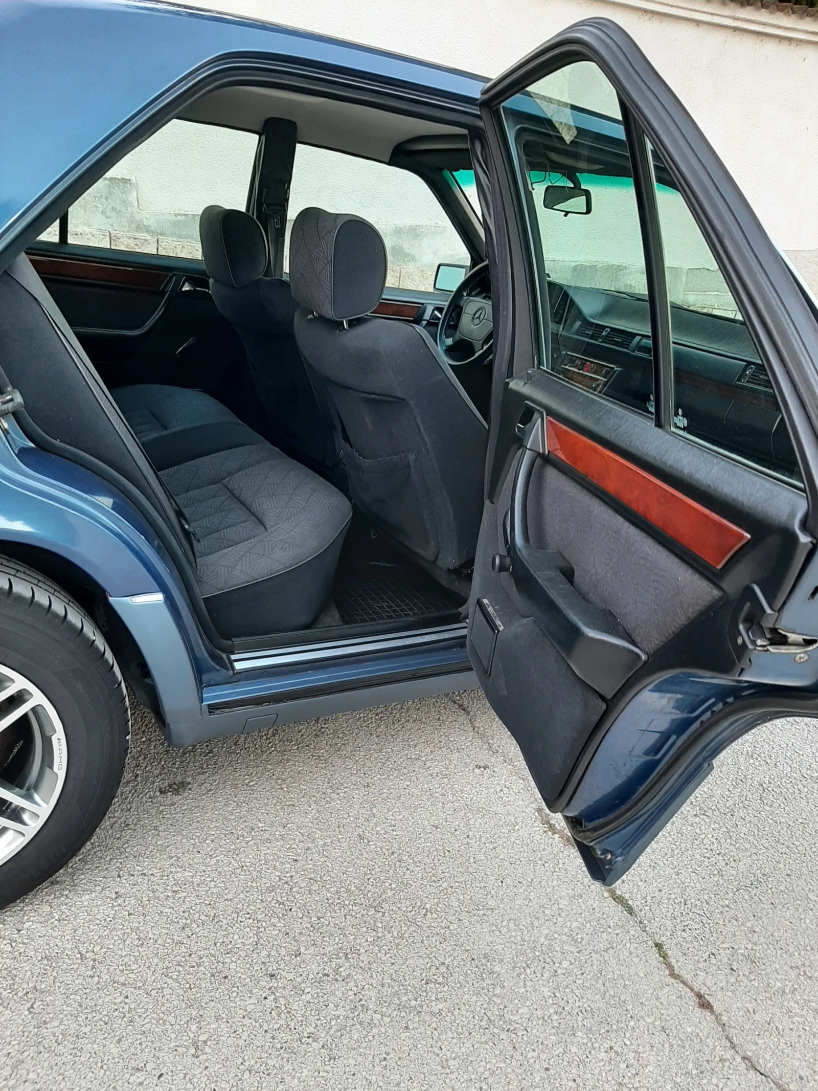 Mercedes-Benz 124  - изображение 8