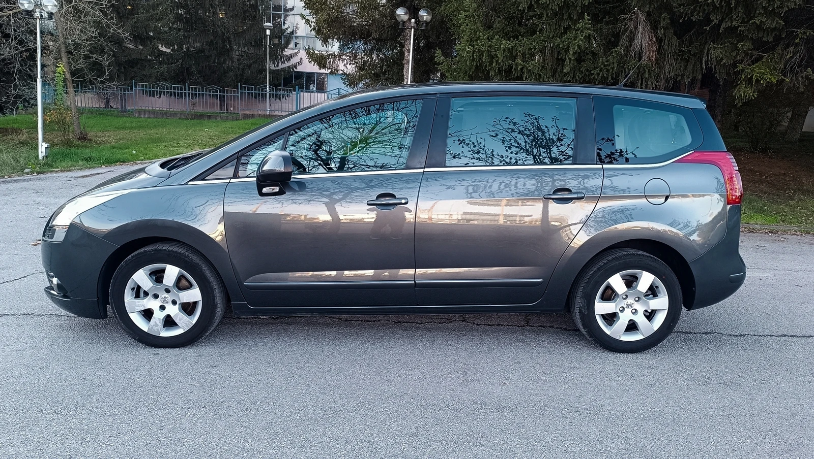 Peugeot 5008 1.6HDi 7 места - изображение 2