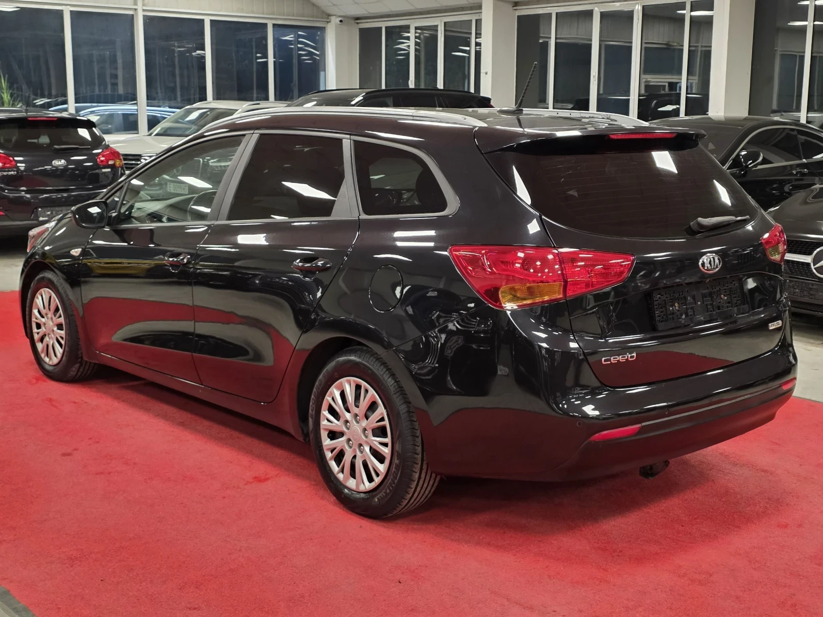 Kia Ceed SW | 1.6 CRDI | 6CK | Нави | Камера , снимка 4 - Автомобили и джипове - 53752737