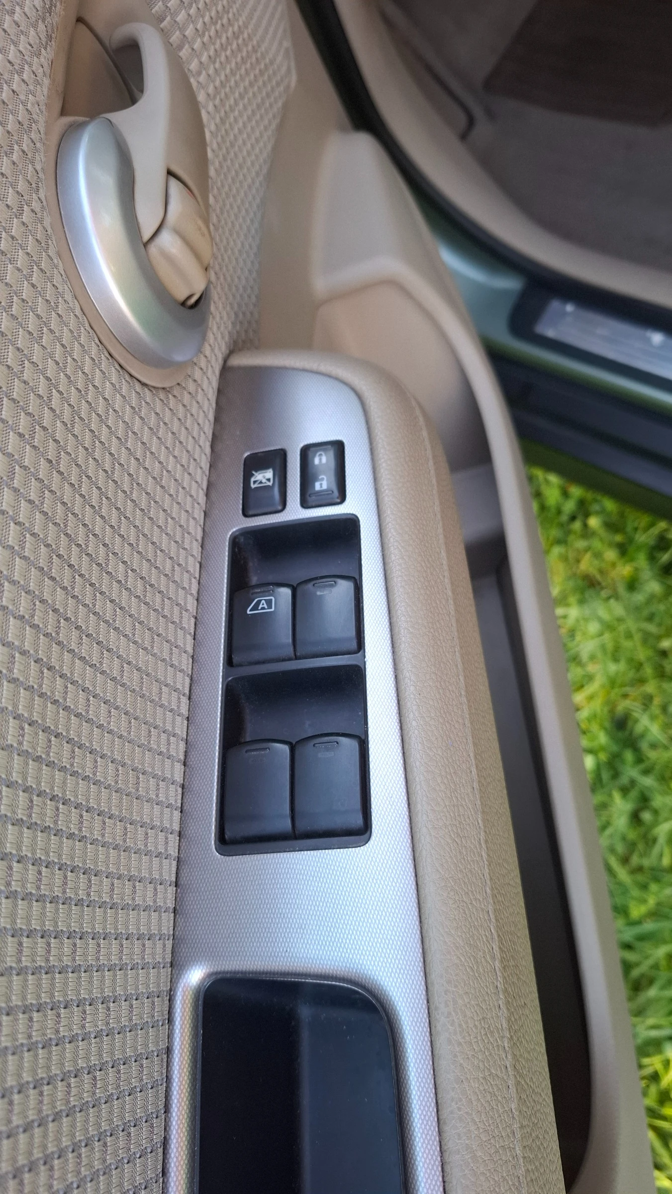 Nissan Tiida 1, 5 dCi, снимка 4 - Автомобили и джипове - 54269213