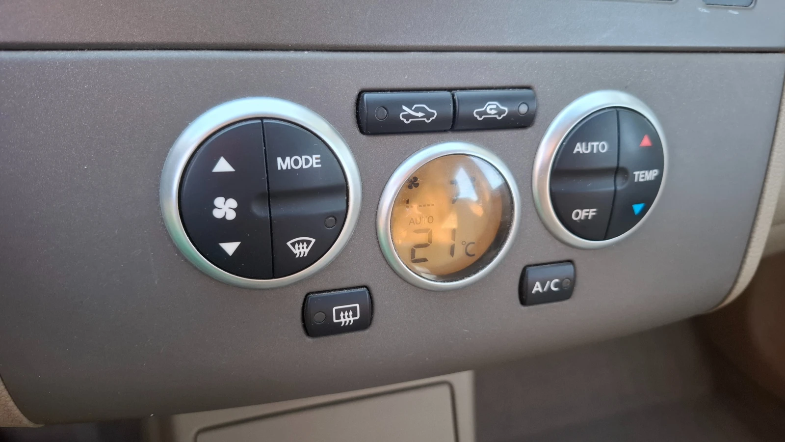 Nissan Tiida 1, 5 dCi, снимка 3 - Автомобили и джипове - 54269213