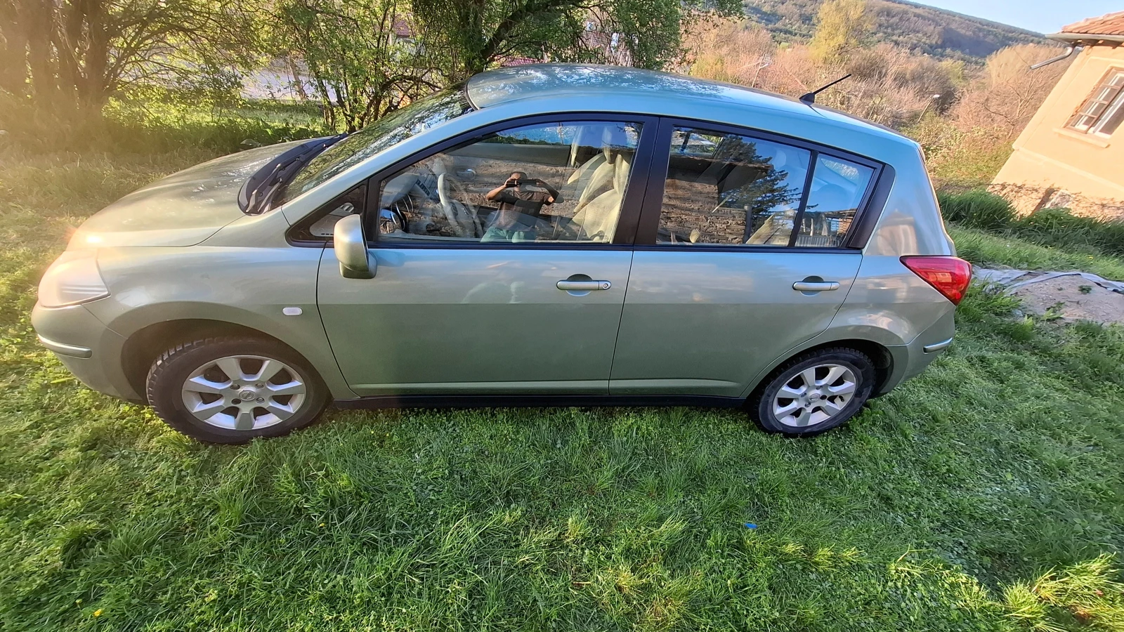 Nissan Tiida 1, 5 dCi, снимка 11 - Автомобили и джипове - 54269213