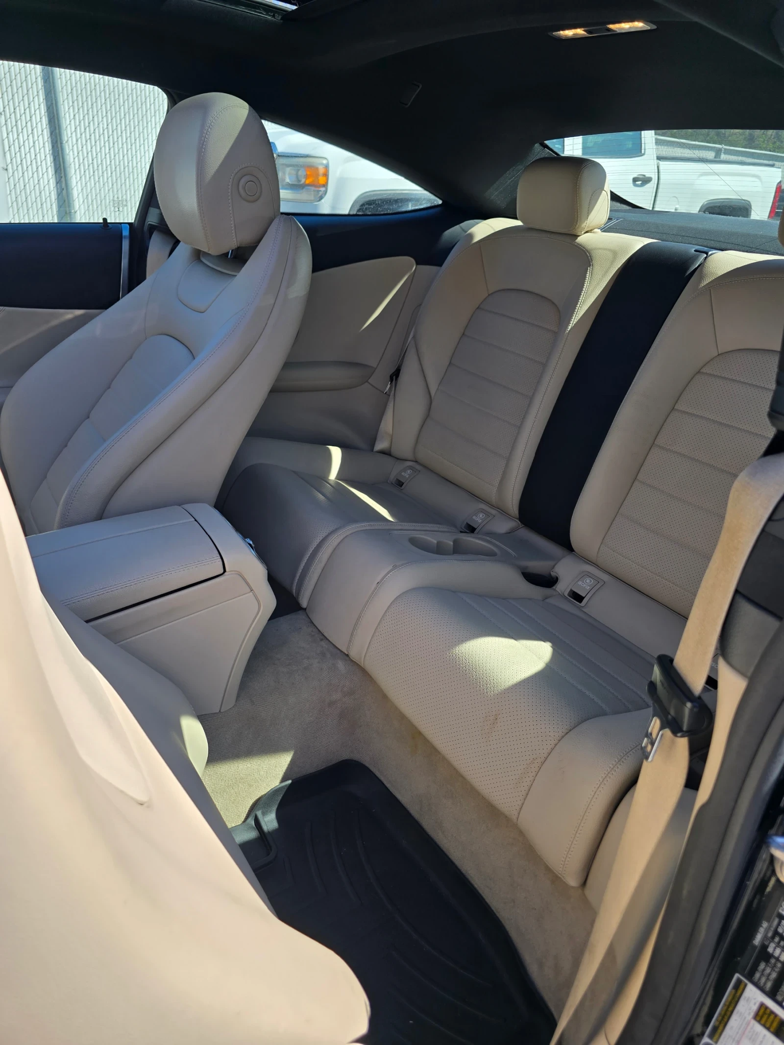 Mercedes-Benz C 300 ПОДГРЕВ * ПАНОРАМА * АМБИЕНТ * BURMESTER * CARFAX, снимка 12 - Автомобили и джипове - 54731630