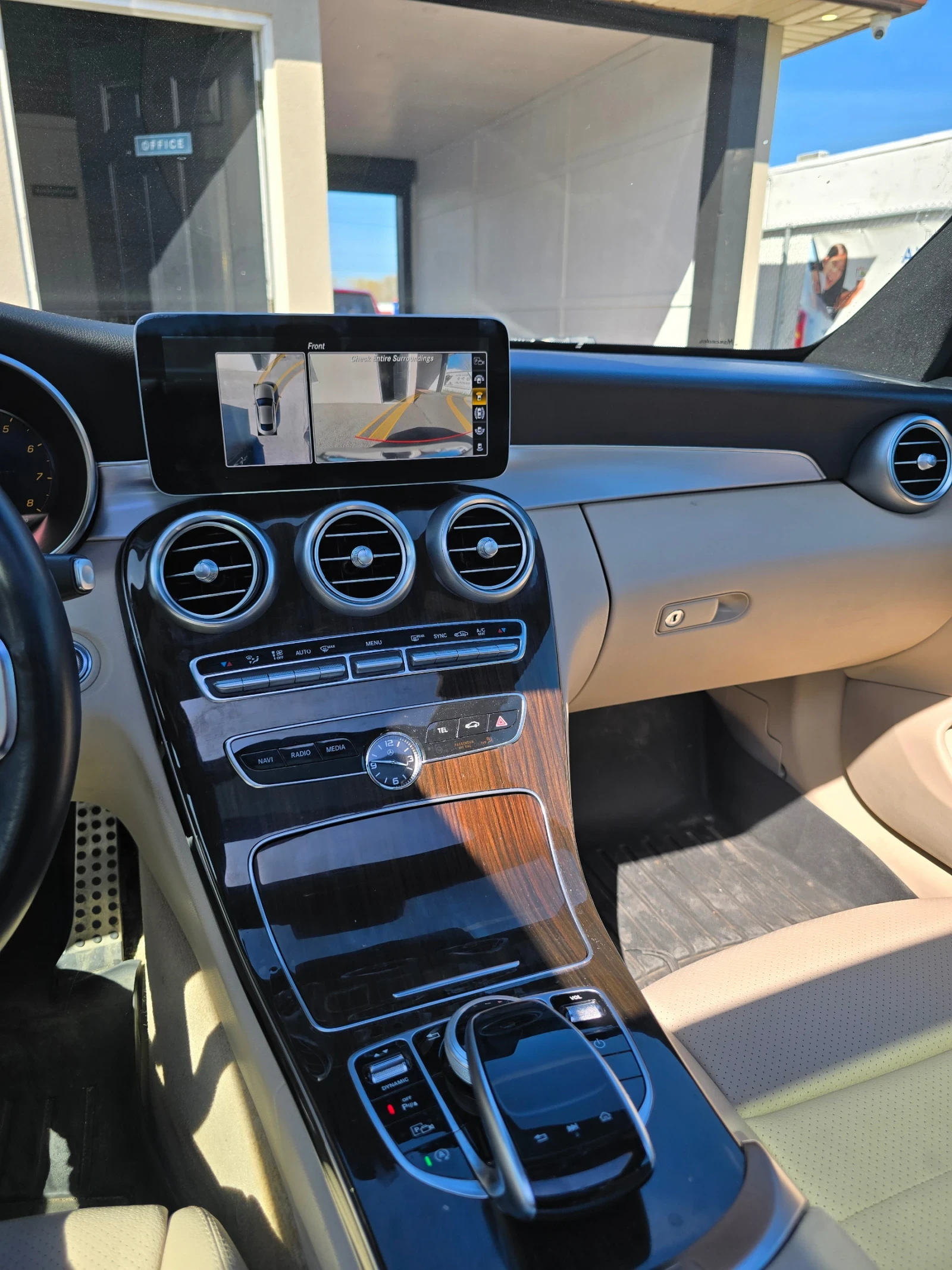 Mercedes-Benz C 300 ПОДГРЕВ * ПАНОРАМА * АМБИЕНТ * BURMESTER * CARFAX, снимка 7 - Автомобили и джипове - 54731630