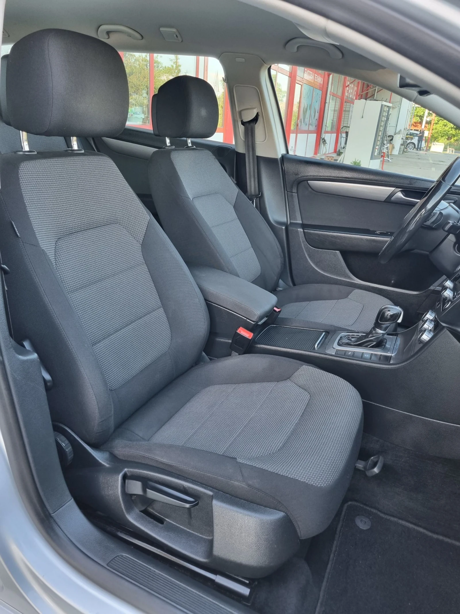 VW Passat 2.0tdi 140коня DSG Автоматик, снимка 12 - Автомобили и джипове - 55072662