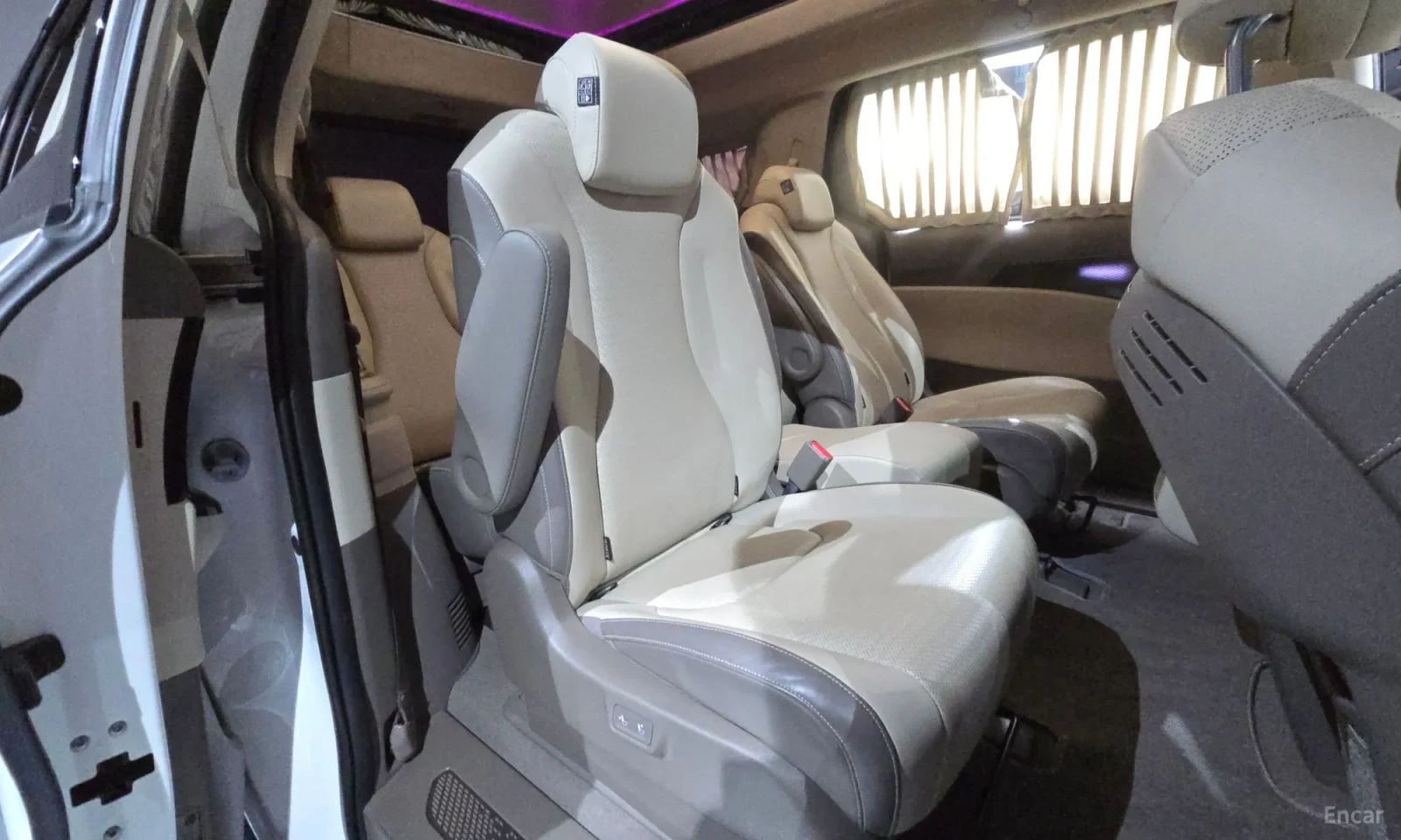 Kia Carnival LOUNGE* HIGH* UNIKAT* LOUNGE* LIMOUSINE* 9SEATER* , снимка 11 - Автомобили и джипове - 55171453