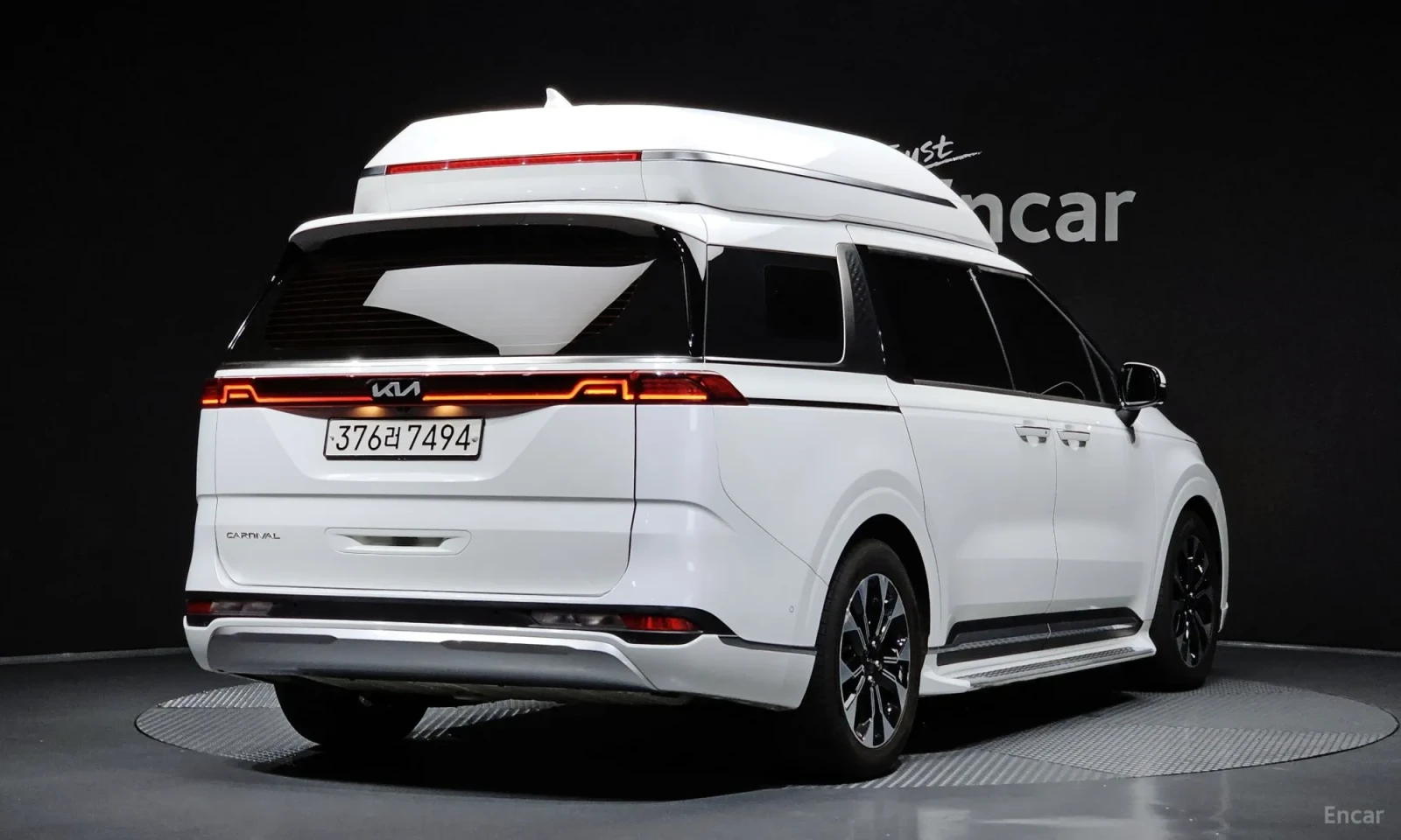 Kia Carnival LOUNGE* HIGH* UNIKAT* LOUNGE* LIMOUSINE* 9SEATER* , снимка 2 - Автомобили и джипове - 55171453