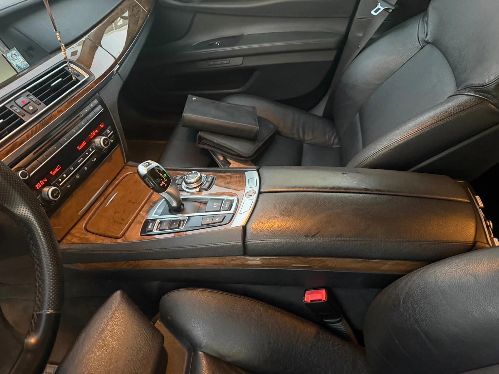 BMW 740 BMW-740-Avtomat2011-300kc-Dizel Top e, снимка 14 - Автомобили и джипове - 56321290