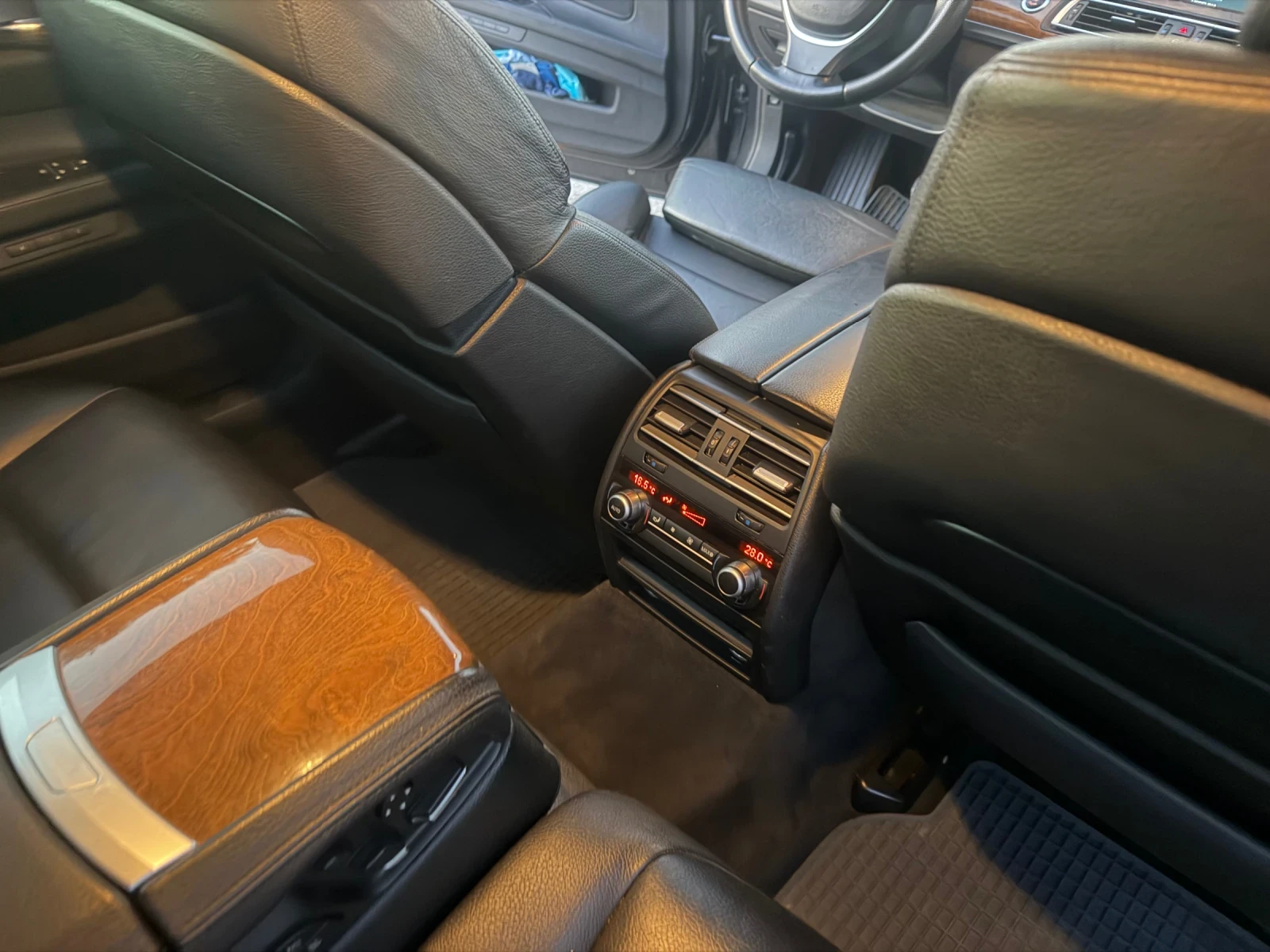 BMW 740 BMW-740-Avtomat2011-300kc-Dizel Top e, снимка 16 - Автомобили и джипове - 56321290
