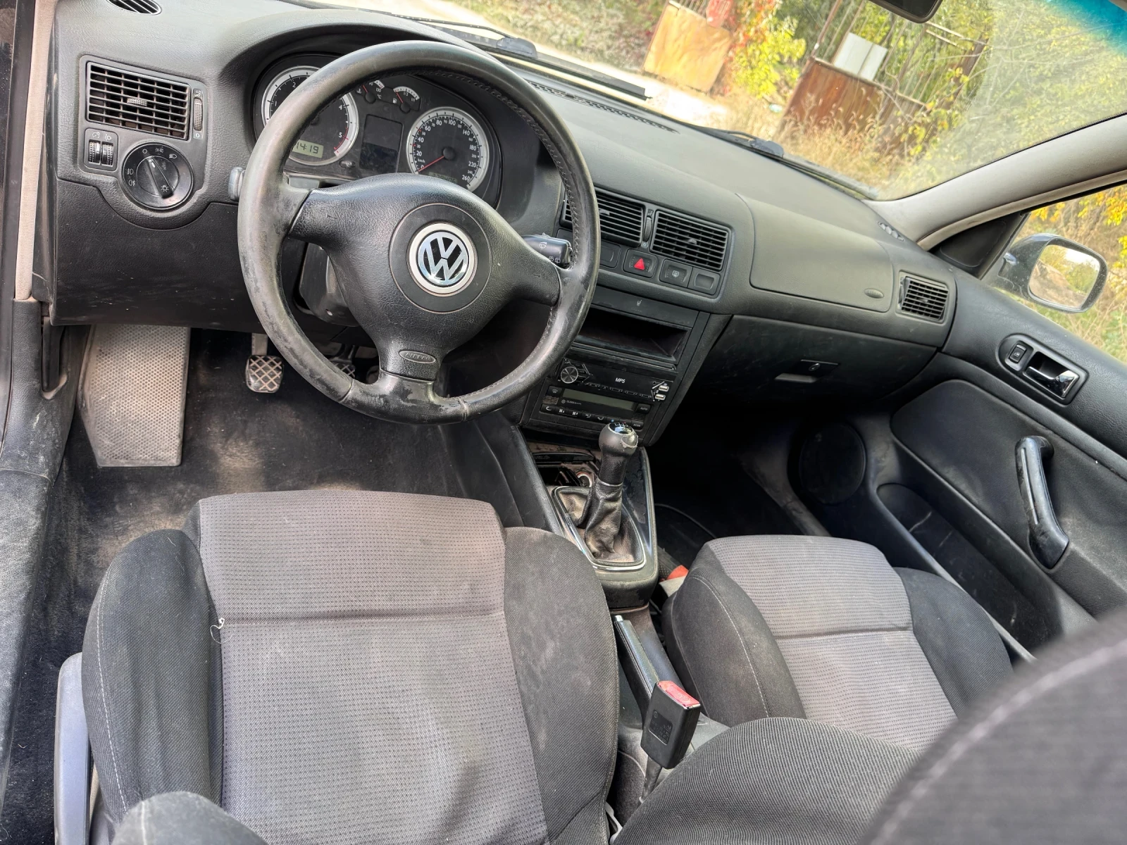 VW Golf 1.9 tdi, снимка 5 - Автомобили и джипове - 56373290