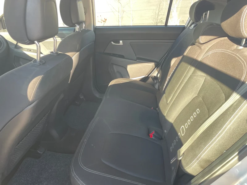 Kia Sportage 2.0 CRDi, снимка 7 - Автомобили и джипове - 52744102