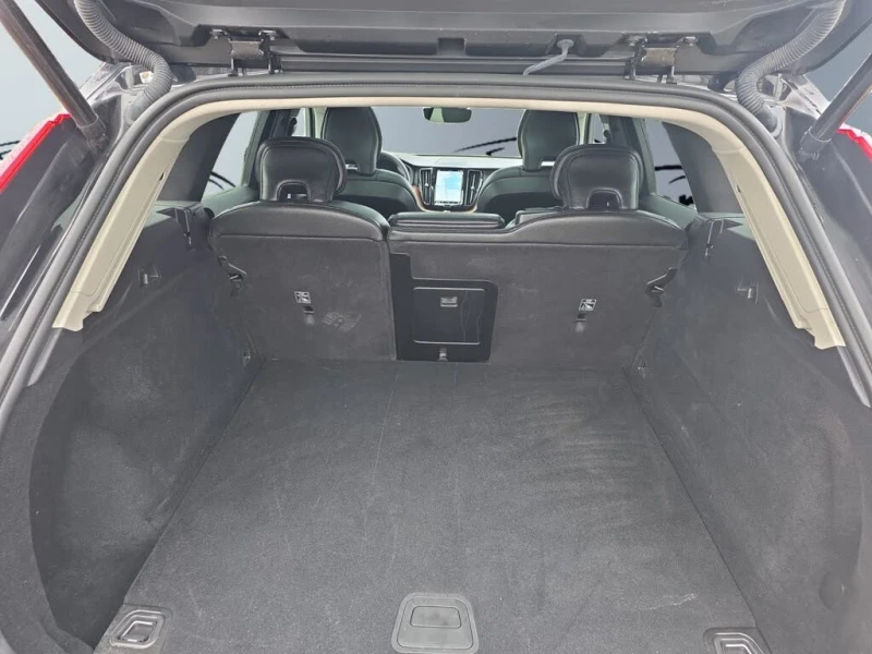 Volvo XC60 XC60 B5 Momentum AWD / 2022 / 247 к.с. / 65 000 км, снимка 17 - Автомобили и джипове - 53415914