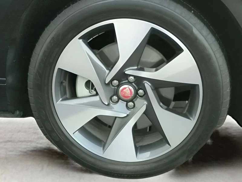 Jaguar I-Pace 90 kWh, снимка 9 - Автомобили и джипове - 53427464