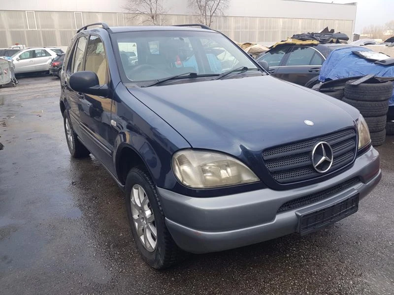 Mercedes-Benz ML 320 320I V6 218к.с. 7 места, снимка 2 - Автомобили и джипове - 47214808