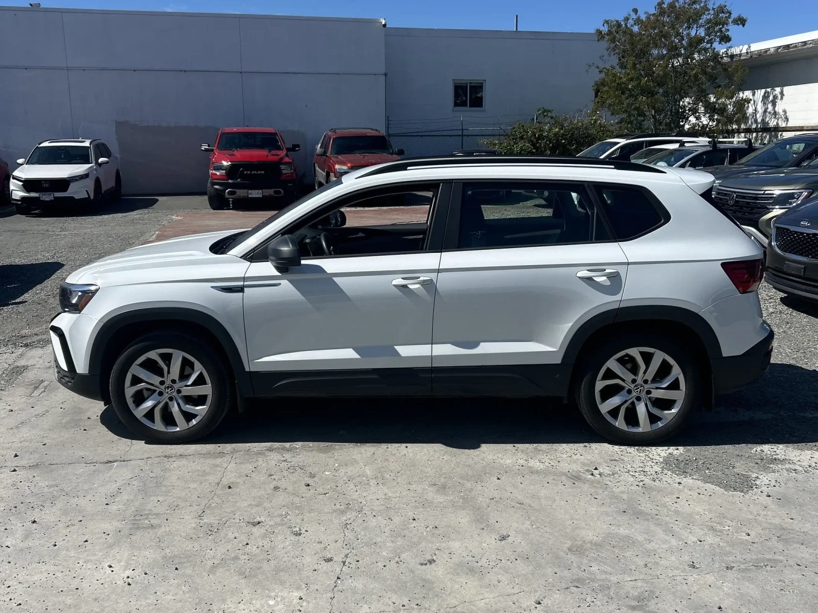 VW Tiguan CARFAX* АВТОФИНАНСИРАНЕ* БЕЗ ПЪРВОНАЧАЛНА ВНОСКА*  - изображение 3