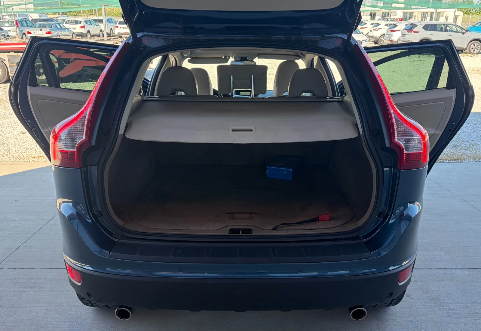 Volvo XC60 D5 AWD, снимка 10 - Автомобили и джипове - 54590046