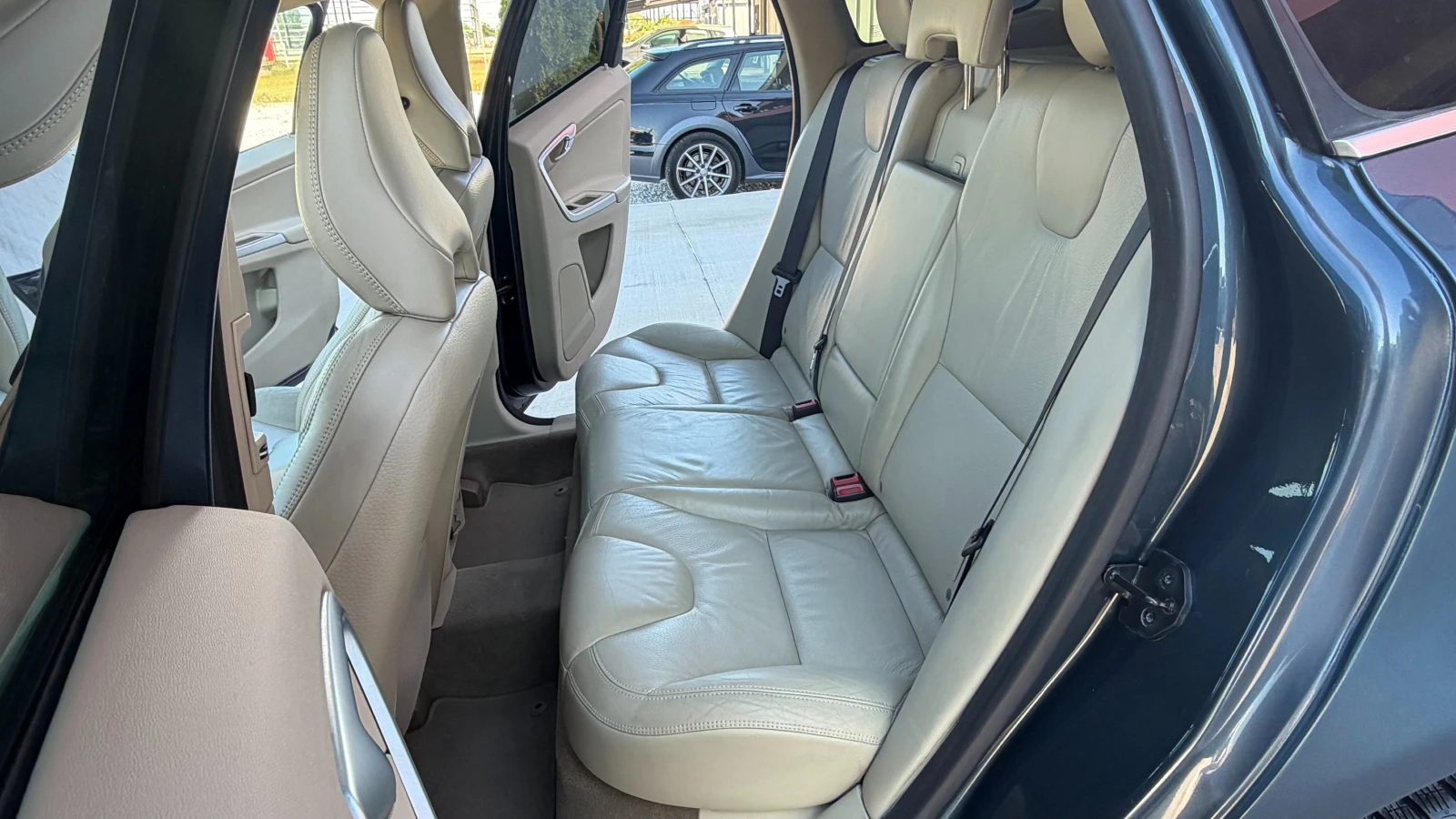 Volvo XC60 D5 AWD, снимка 9 - Автомобили и джипове - 54590046