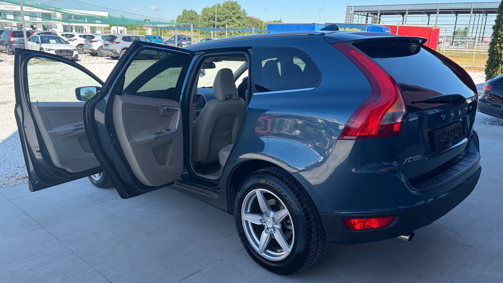 Volvo XC60 D5 AWD, снимка 6 - Автомобили и джипове - 54590046